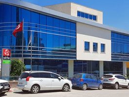 Türkiye’nin önemli yatırım gruplarından biri olan Akfen Holding, altyapı, enerji, turizm, liman işletmeciliği ve gayrimenkul alanlarında gerçekleştirdiği projelerle dikkat çekmeye devam ediyor. 1976 yılında Hamdi Akın tarafından kurulan şirket, özellikle kamu-özel sektör iş birliği projeleri ve sürdürülebilir yatırım anlayışıyla Türkiye ekonomisinin önemli aktörleri arasında yer alıyor. Çok sektörlü yapısıyla faaliyetlerini sürdüren grup, hem yurt içinde hem de uluslararası pazarlarda büyümesini sürdürüyor. Konulu bir haber görseli.