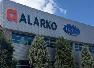 Türkiye’nin köklü şirket topluluklarından biri olan Alarko Holding, enerji, taahhüt, sanayi, turizm, tarım ve gayrimenkul geliştirme gibi farklı alanlardaki yatırımlarıyla dikkat çekmeye devam ediyor. 1954 yılında İshak Alaton ve Üzeyir Garih tarafından kurulan şirket, bugün 70 yılı aşan tecrübesiyle Türkiye’nin en güçlü kurumsal yapıları arasında gösteriliyor. 1973 yılında holding yapısına geçen şirket, yıllar içerisinde gerçekleştirdiği yatırımlarla hem yurt içinde hem de uluslararası pazarlarda önemli projelere imza attı. Konulu bir haber görseli.