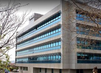 ENKA Holding, Türkiye’nin en köklü ve küresel ölçekte faaliyet gösteren mühendislik ve yatırım gruplarından biri olarak, çok sektörlü yapısı ve geniş coğrafi etki alanıyla dikkat çekiyor. 1957 yılında kurulan şirket, özellikle büyük ölçekli altyapı ve enerji projeleriyle uluslararası inşaat endüstrisinde güçlü bir konuma sahip. Bugün ENKA Holding, yalnızca bir inşaat firması değil; enerji, gayrimenkul, ticaret ve veri merkezi gibi stratejik alanlarda faaliyet gösteren entegre bir yapıya dönüşmüş durumda. Konulu bir haber görseli.