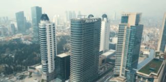 Türkiye’nin önde gelen yatırım grupları arasında yer alan Ferko, özellikle gayrimenkul, turizm, ticaret ve sanayi alanlarında gerçekleştirdiği projelerle dikkat çekiyor. 1991 yılında kurulan şirket, yıllar içinde gerçekleştirdiği büyük ölçekli yatırımlarla Türkiye’nin önemli holding yapılarından biri haline geldi. Modern ofis projeleri, otel yatırımları ve uluslararası iş ortaklıklarıyla öne çıkan Ferko, özellikle İstanbul’daki prestij projeleriyle tanınıyor. Konulu bir haber görseli.
