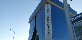Türkiye otomotiv yan sanayisinin önemli temsilcilerinden biri olan İnci Holding, akü ve jant üretiminden lojistik ve teknoloji yatırımlarına kadar uzanan geniş faaliyet ağıyla dikkat çekiyor. Temelleri 1952 yılında Cevdet İnci tarafından atılan şirket, bugün uluslararası ortaklıkları, ihracat gücü ve yenilikçi yatırımlarıyla Türkiye’nin önde gelen sanayi grupları arasında yer alıyor. Özellikle otomotiv tedarik sektöründeki güçlü konumuyla öne çıkan İnci Holding, son yıllarda teknoloji ve girişim sermayesi alanındaki yatırımlarıyla da büyümesini sürdürüyor. Konulu bir haber görseli.