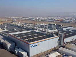 Türkiye’nin önde gelen yatırım gruplarından biri olan Kalyon Holding, inşaat, enerji, havacılık, altyapı ve sanayi alanlarında gerçekleştirdiği büyük ölçekli projelerle dikkat çekiyor. 1974 yılında kurulan şirket, geçen yıllar içinde yalnızca Türkiye’de değil uluslararası pazarda da faaliyet gösteren güçlü bir holding yapısına dönüştü. Özellikle mega altyapı projeleri, yenilenebilir enerji yatırımları ve teknoloji odaklı üretim tesisleriyle öne çıkan Kalyon Holding, Türkiye ekonomisinin stratejik yatırımcıları arasında gösteriliyor. Konulu bir haber görseli.