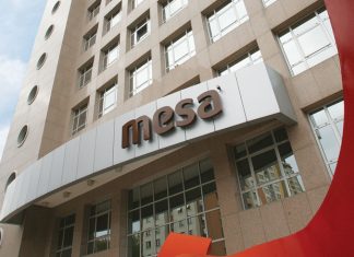 Türkiye’de toplu konut ve yaşam alanı anlayışını dönüştüren şirketler arasında gösterilen Mesa Holding, yarım asrı aşan geçmişiyle inşaat, turizm, sanayi, teknoloji ve hizmet sektörlerinde faaliyetlerini sürdürüyor. 1969 yılında kurulan grup, özellikle konut projelerinde geliştirdiği yenilikçi yaklaşım ve yüksek kalite anlayışıyla Türkiye’nin en bilinen şirket topluluklarından biri haline geldi. Bugün hem yurt içinde hem de uluslararası pazarda faaliyet gösteren Mesa Holding, gerçekleştirdiği projelerle inşaat sektörünün önemli temsilcileri arasında yer alıyor. Konulu bir haber görseli.